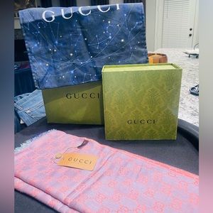 NWT Authentic Gucci Women’s Pink GG Jacquard Silk Wool Shawl